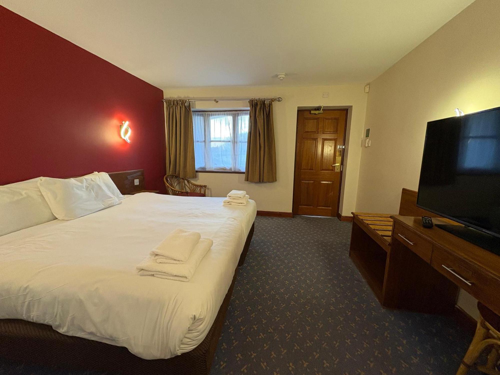 Tollgate Hotel & Leisure Stoke-on-Trent Room photo