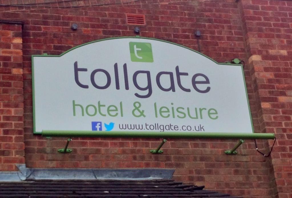 Tollgate Hotel & Leisure Stoke-on-Trent Exterior photo